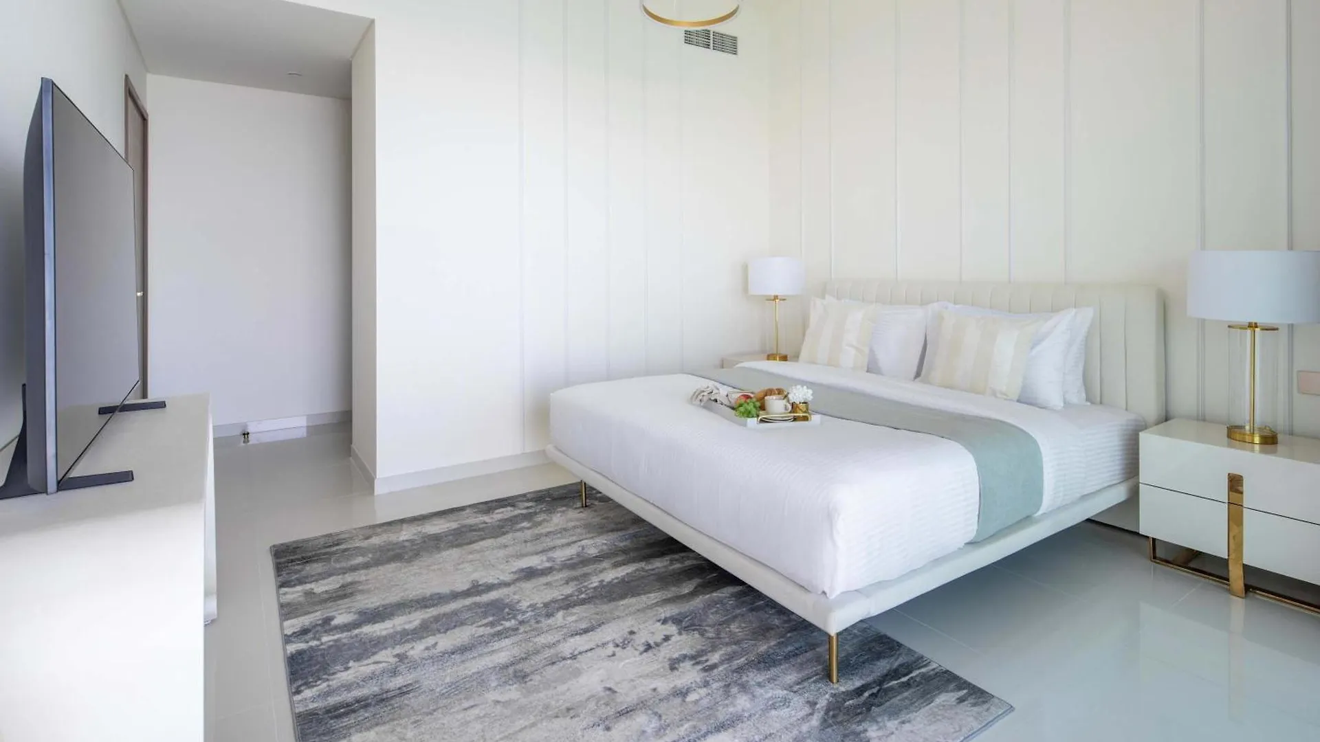 Frank Porter - Grand Bleu Dubai Apartment