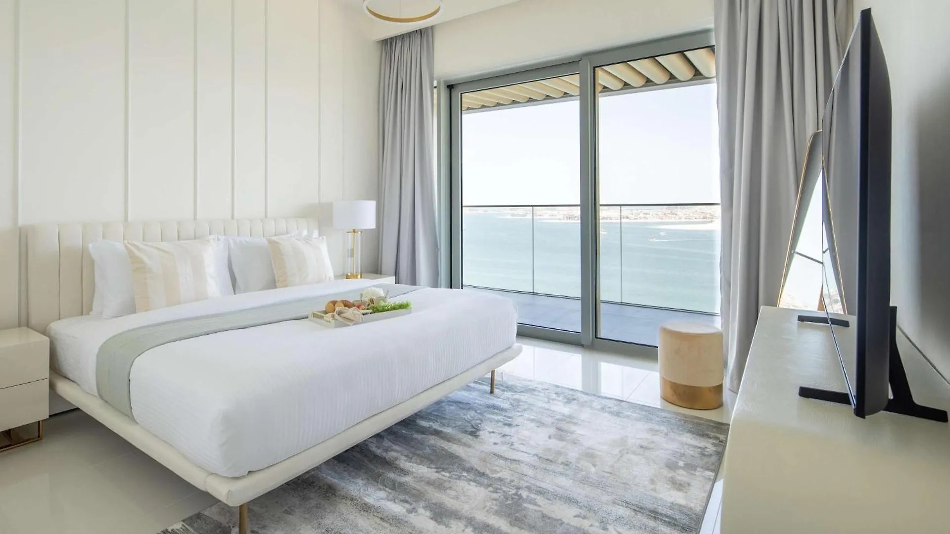 Frank Porter - Grand Bleu Dubai 0*,