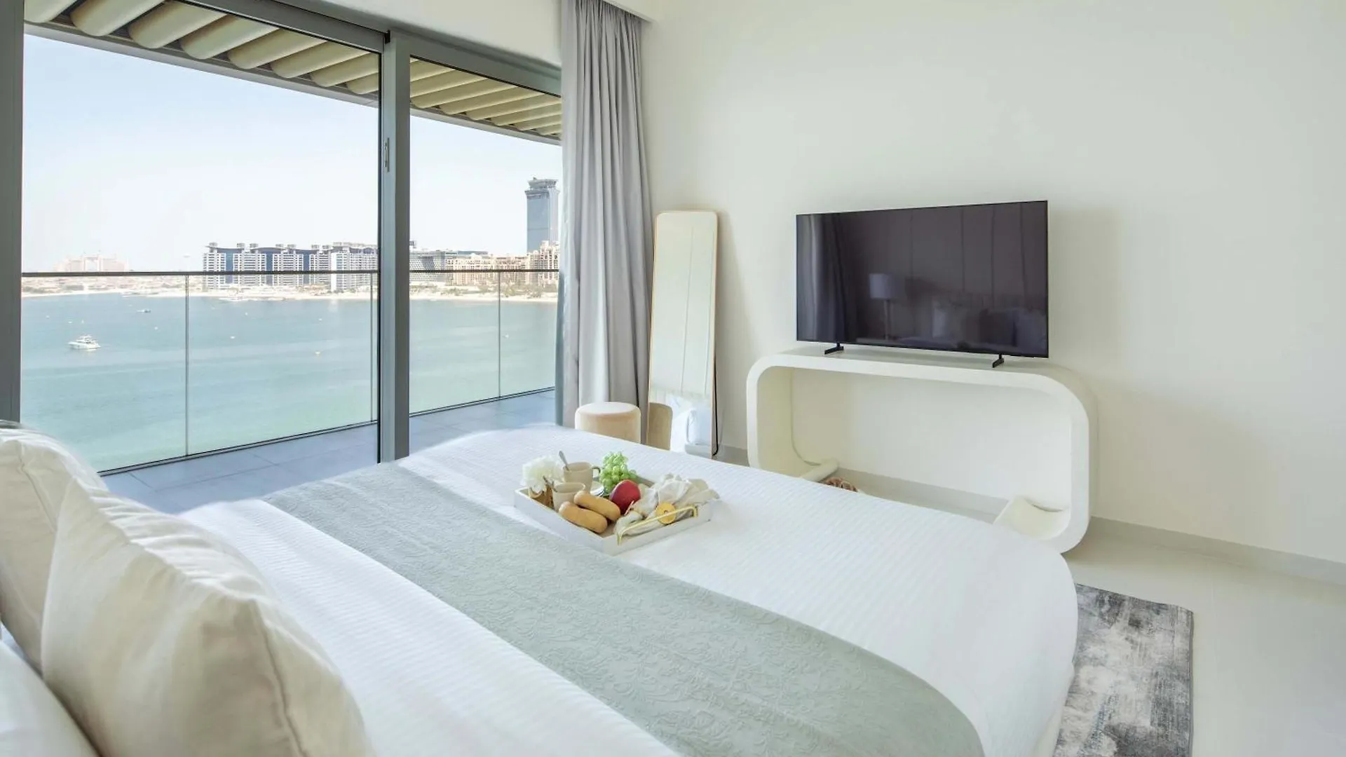 Frank Porter - Grand Bleu Dubai 0*,