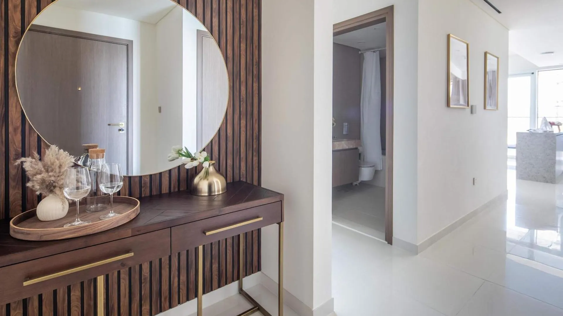 Frank Porter - Grand Bleu Dubai Apartment